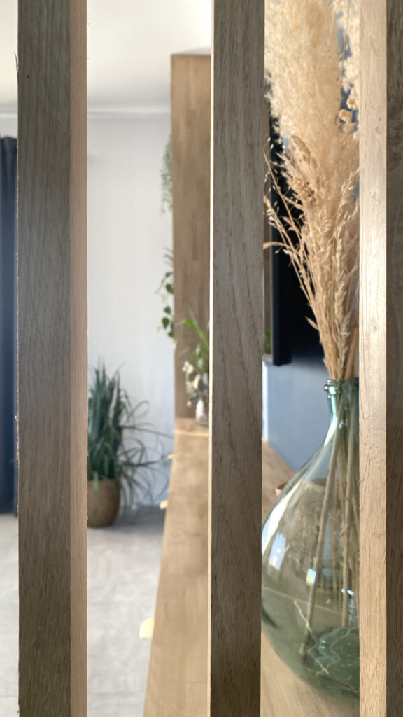 Détails claustra meuble TV création menuisier