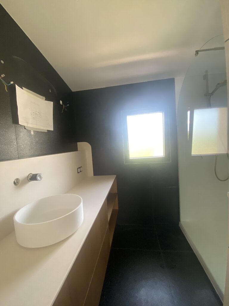 Installation meuble vasque surmesure salle de bain