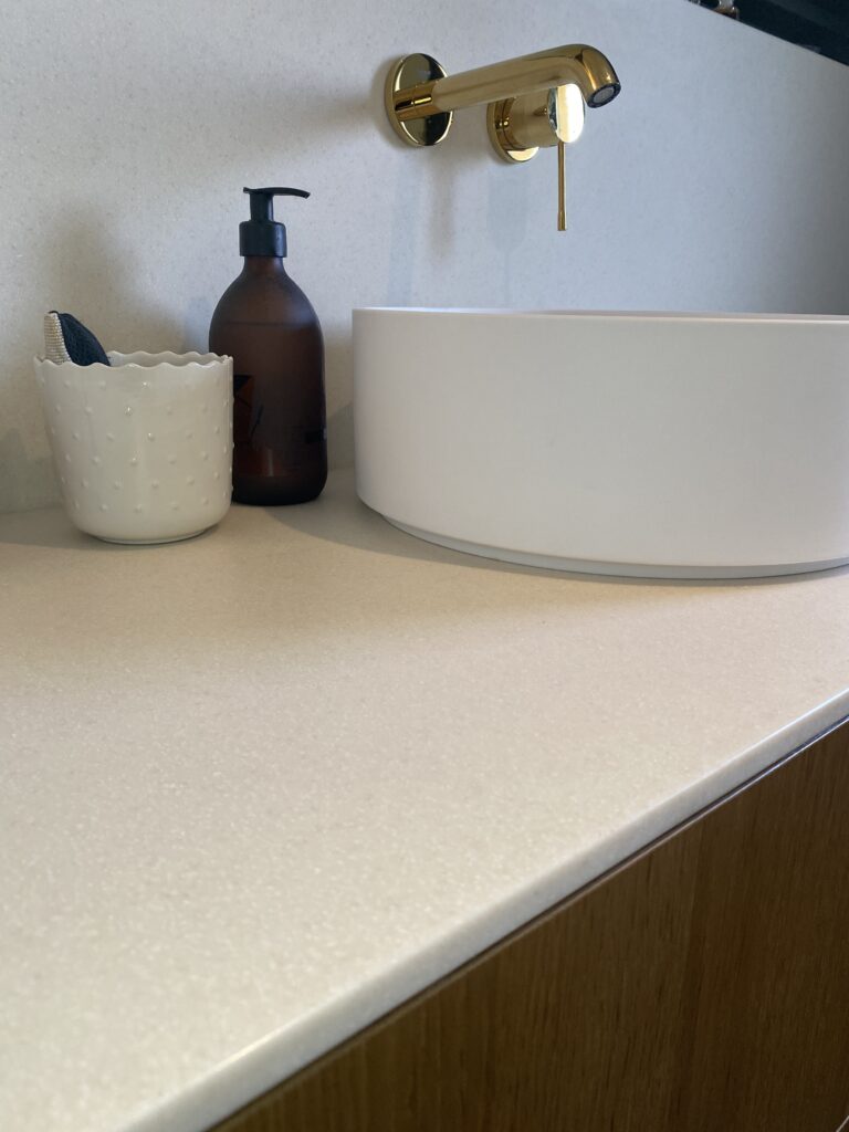 détails finition plan vasque